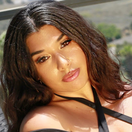 Adriana Cordova Photo 23