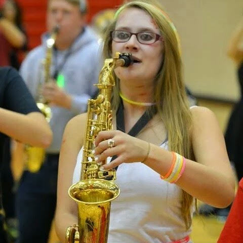 Lizzie Robinson Photo 8