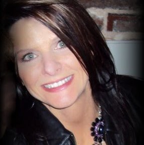 Robyn Graves Photo 34