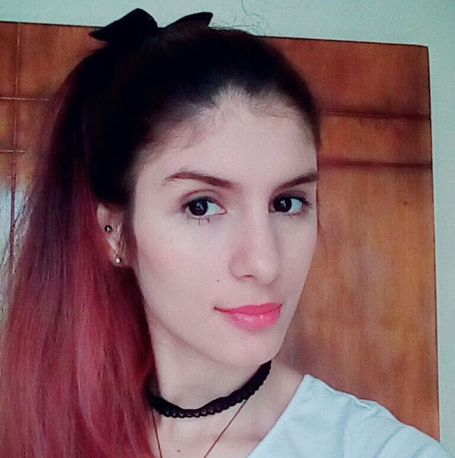 Elizabeth Medina Photo 10