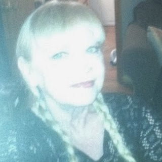 Elaine Ellis Photo 17