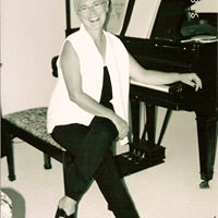 Laura Kane Photo 45