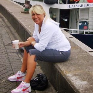 Angela Christiansen Photo 22