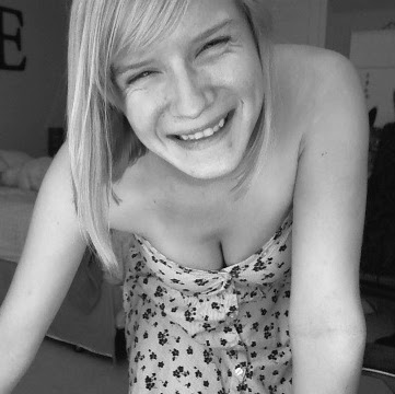 Emily Webster Photo 33