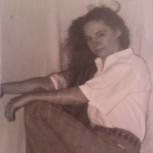 Julie Cameron Photo 5