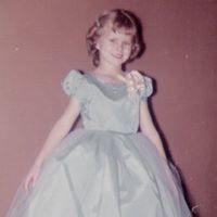 Carolyn Hale Photo 14
