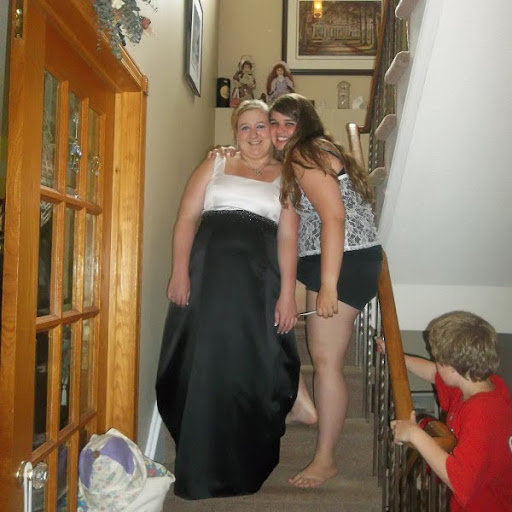 Sara Elkins Photo 35