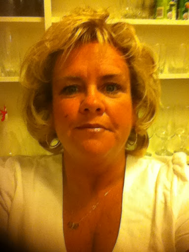 Debbie Gavin Photo 24