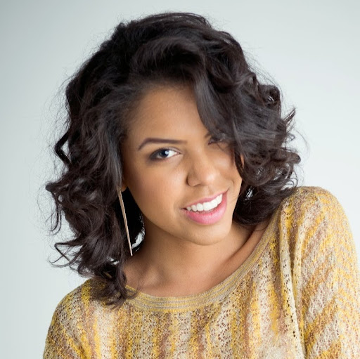 Cynthia Reis Photo 12