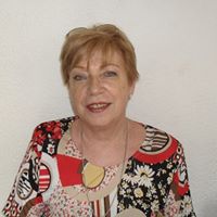 Angela Cummins Photo 34