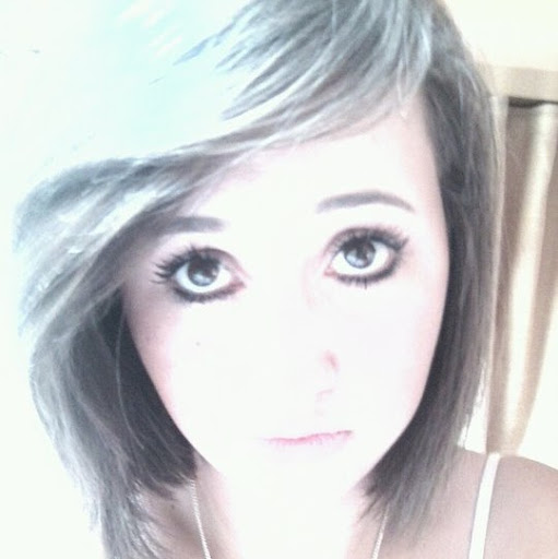 Danielle Harrison Photo 19