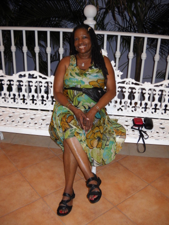 Gloria Henley Photo 17