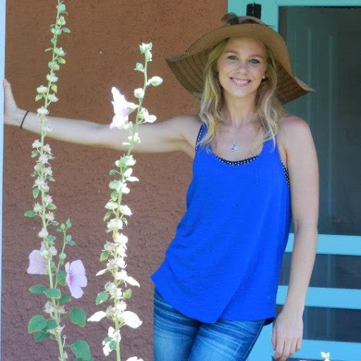 Emily Matthews Photo 9