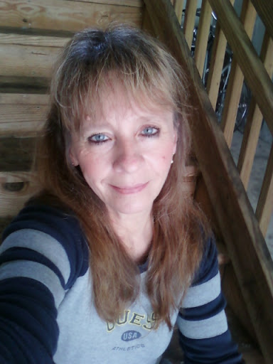 Lisa Phelps Photo 32