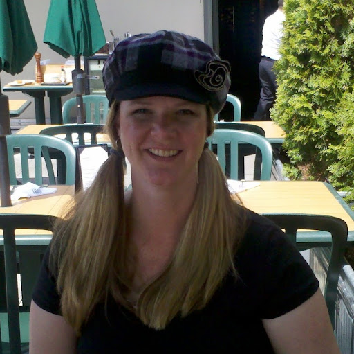 Teri Thompson Photo 32
