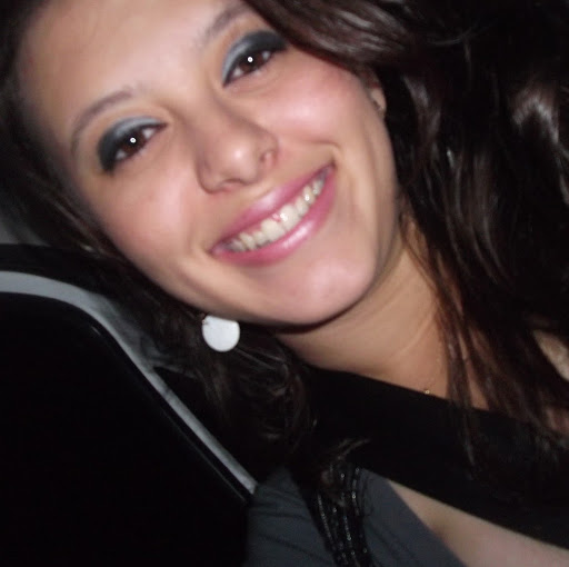 Elizabeth Barros Photo 34