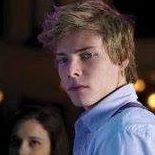 Hunter Parrish Photo 16