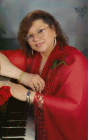 Jacqueline Hodges Photo 15
