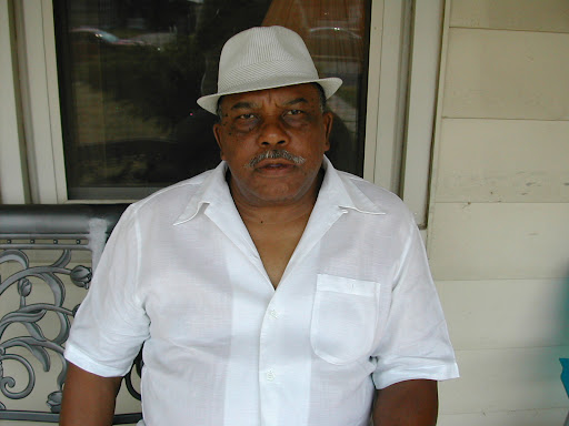 Lee Bacon Photo 10