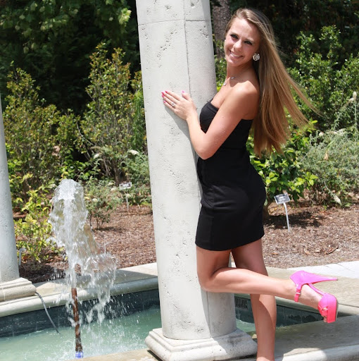 Courtney Roberts Photo 11