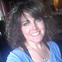 Gretchen Stevens Photo 9
