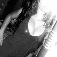 Janelle Flores Photo 22