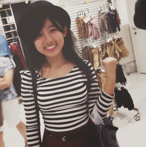 Amanda Low Photo 15