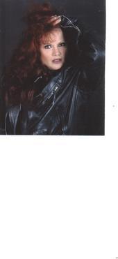 Julia Mitchell Photo 24