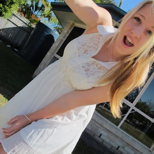 Kelly Wilkinson Photo 13