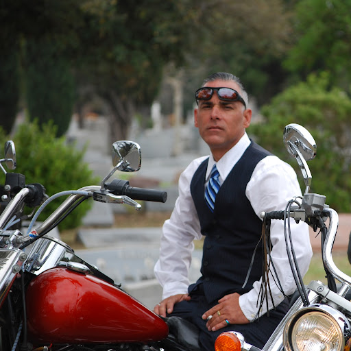 Christopher Reyes Photo 14