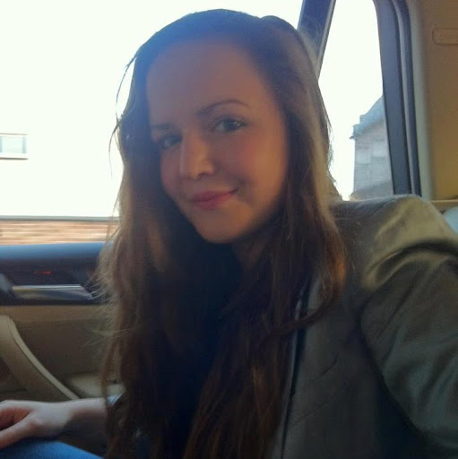 Annie Ellis Photo 13