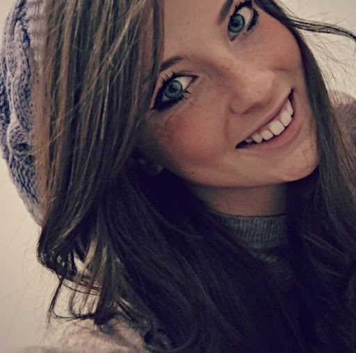 Allison Davies Photo 6
