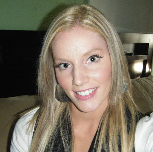 Nicole Devine Photo 8
