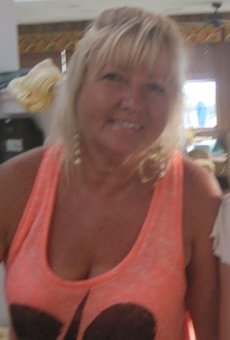 Barbara Donahue Photo 17