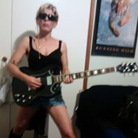 Suzie Robinson Photo 29