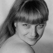 Ann Groves Photo 28