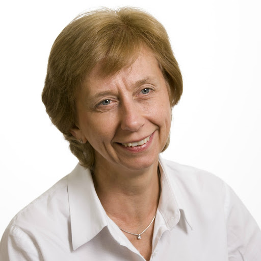 Julie Newman Photo 40