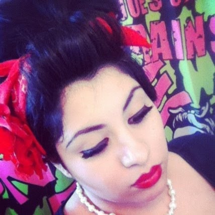 Julie Alvarez Photo 23