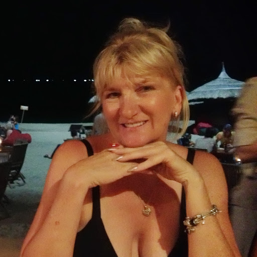 Sandra Goldsmith Photo 28