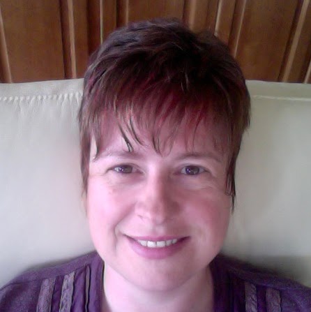 Julia Nicholson Photo 35