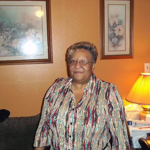 Sandra Shepard Photo 43