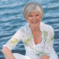 Christine March Photo 9