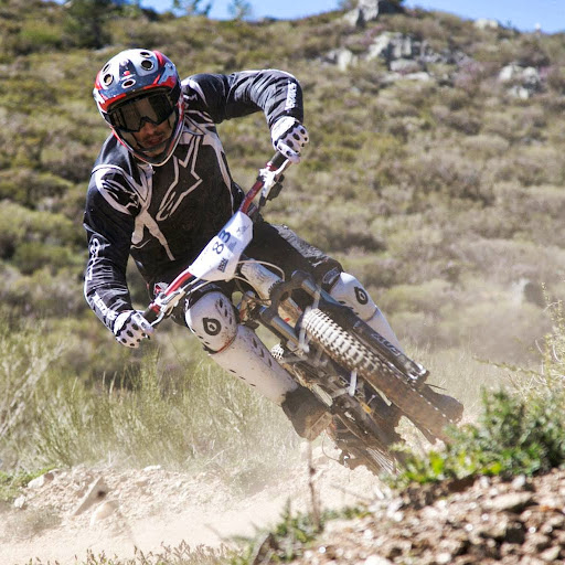 Ernesto Arias Photo 38