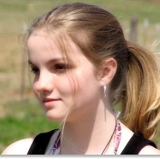 Shelly Simpson Photo 33