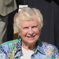 Catherine Betts Photo 11