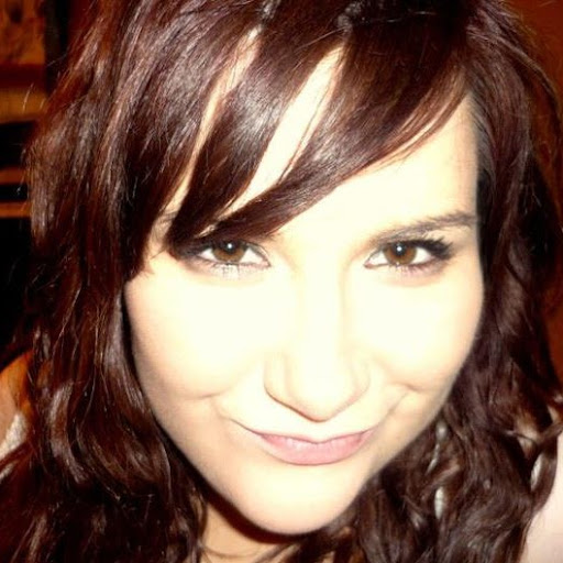 Laura Dillon Photo 27