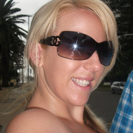Amy Roe Photo 27