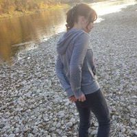 Elizabeth Medeiros Photo 22