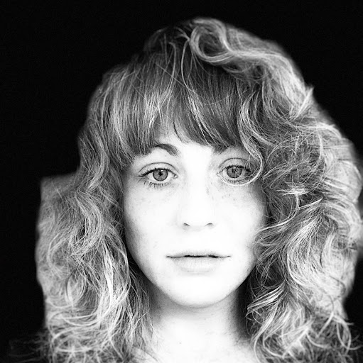 Amy Dunne Photo 12