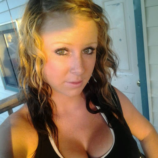 Erika Smith Photo 9